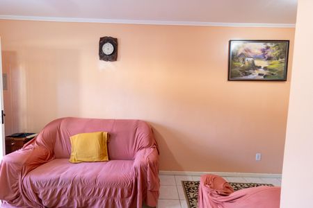 Casa à venda com 80m², 2 quartos e 2 vagasSala