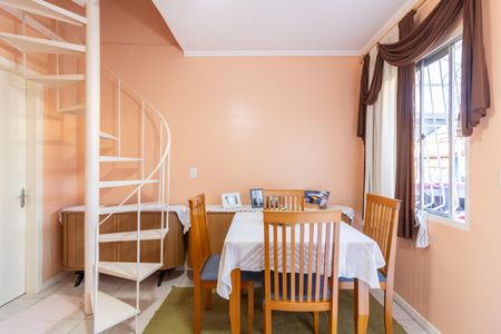 Casa à venda com 80m², 2 quartos e 2 vagasSala