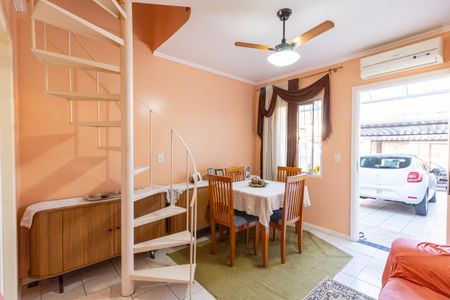 Casa à venda com 80m², 2 quartos e 2 vagasSala