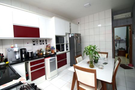 Casa à venda com 240m², 5 quartos e 3 vagasCozinha