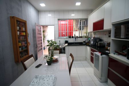 Casa à venda com 240m², 5 quartos e 3 vagasCozinha