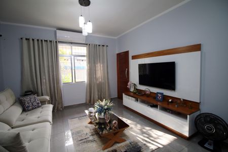 Casa à venda com 240m², 5 quartos e 3 vagasSala