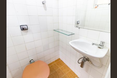 Casa para alugar com 100m², 2 quartos e 1 vaga Casa para alugar com 100m², 2 quartos e 1 vagaBanheiro de serviço