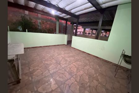 Casa à venda com 200m², 2 quartos e sem vaga Casa à venda com 200m², 2 quartos e sem vagaTerraço