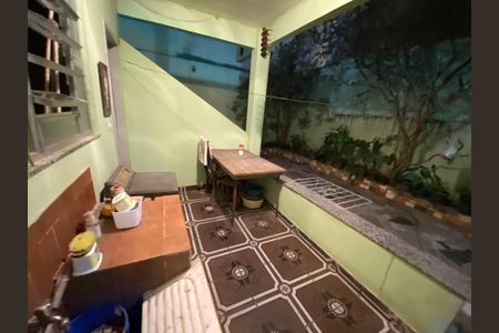 Casa à venda com 200m², 2 quartos e sem vaga Casa à venda com 200m², 2 quartos e sem vagaÁrea de Serviço - Quintal Fundos