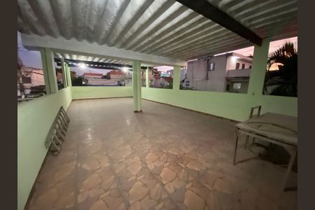 Casa à venda com 200m², 2 quartos e sem vaga Casa à venda com 200m², 2 quartos e sem vagaTerraço