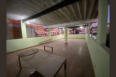 Casa à venda com 200m², 2 quartos e sem vaga Casa à venda com 200m², 2 quartos e sem vagaTerraço
