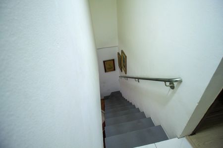 Casa à venda com 121m², 2 quartos e 1 vagaEscada