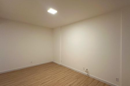 Apartamento para alugar com 130m², 3 quartos e sem vaga Apartamento para alugar com 130m², 3 quartos e sem vagaSuíte