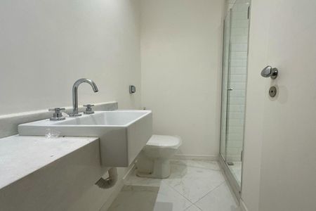 Apartamento para alugar com 130m², 3 quartos e sem vaga Apartamento para alugar com 130m², 3 quartos e sem vagaBanheiro da Suíte