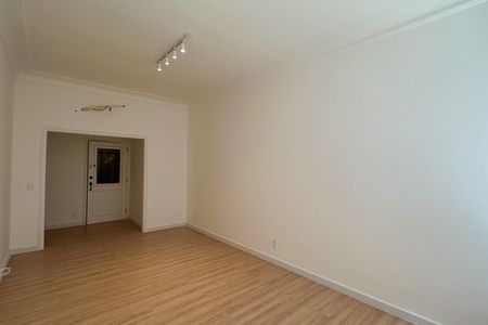 Apartamento para alugar com 130m², 3 quartos e sem vaga Apartamento para alugar com 130m², 3 quartos e sem vagaSala