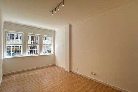 Apartamento para alugar com 130m², 3 quartos e sem vaga Apartamento para alugar com 130m², 3 quartos e sem vagaSala