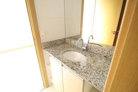 Apartamento para alugar com 100m², 3 quartos e 2 vagasBanheiro das suítes canadenses