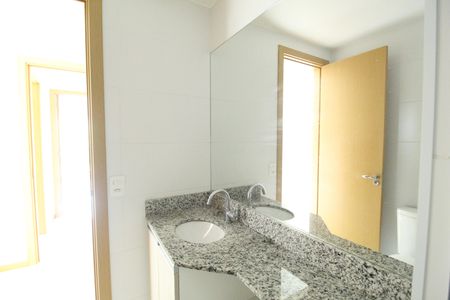 Apartamento para alugar com 100m², 3 quartos e 2 vagasBanheiro da suíte