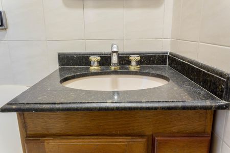 Casa à venda com 170m², 4 quartos e 2 vagasBanheiro