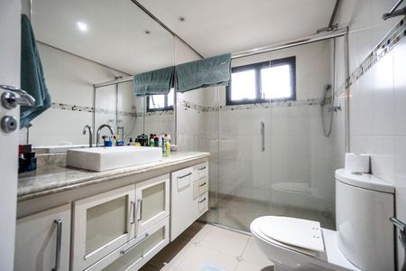 Apartamento à venda com 230m², 4 quartos e 3 vagasBanheiro da suíte 03