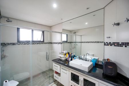 Apartamento à venda com 230m², 4 quartos e 3 vagasBanheira da suíte 02