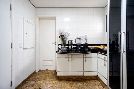 Apartamento à venda com 230m², 4 quartos e 3 vagasCozinha