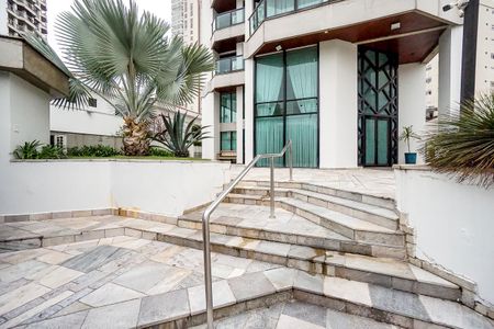 Apartamento à venda com 230m², 4 quartos e 3 vagasEntrada