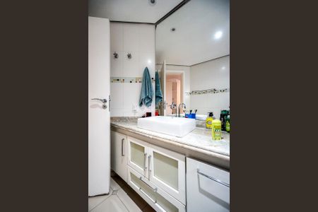 Apartamento à venda com 230m², 4 quartos e 3 vagasBanheiro da suíte 03