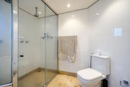 Apartamento à venda com 230m², 4 quartos e 3 vagasBanheiro da suíte 01