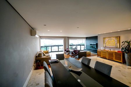 Apartamento à venda com 230m², 4 quartos e 3 vagasSala de jantar