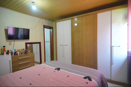 Casa à venda com 180m², 4 quartos e 2 vagasSuíte