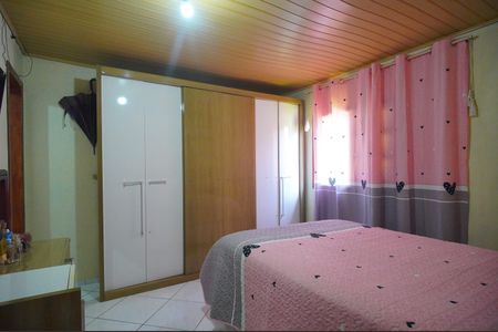 Casa à venda com 180m², 4 quartos e 2 vagasSuíte