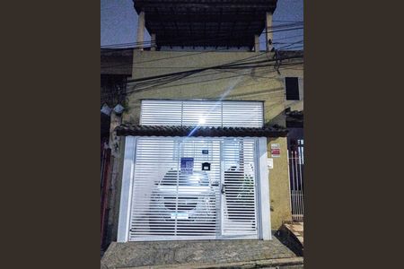 Casa à venda com 138m², 3 quartos e 1 vaga Casa à venda com 138m², 3 quartos e 1 vagaFachada