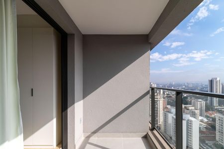 Studio à venda com 28m², 1 quarto e sem vaga Studio à venda com 28m², 1 quarto e sem vagaVaranda