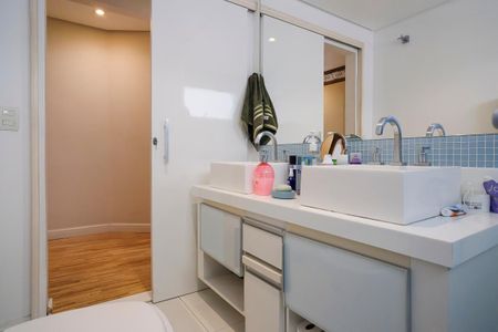 Apartamento à venda com 145m², 3 quartos e 2 vagasBanheiro da suíte