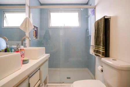 Apartamento à venda com 145m², 3 quartos e 2 vagasBanheiro da suíte