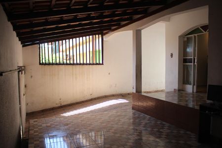 Casa à venda com 358m², 3 quartos e 4 vagasQuintal
