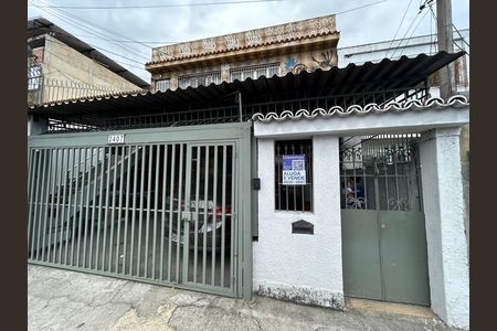 Casa para alugar com 60m², 2 quartos e sem vagaFachada + plaquinha