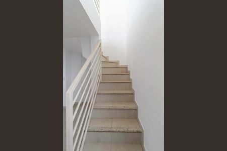 Apartamento à venda com 192m², 3 quartos e 3 vagas Apartamento à venda com 192m², 3 quartos e 3 vagasEscada