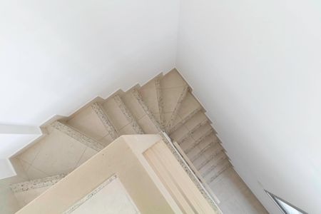 Apartamento à venda com 192m², 3 quartos e 3 vagas Apartamento à venda com 192m², 3 quartos e 3 vagasEscada