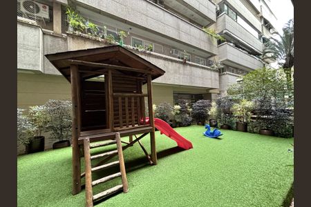 Apartamento à venda com 101m², 3 quartos e 2 vagasÁrea comum - playground