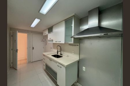 Apartamento à venda com 101m², 3 quartos e 2 vagasCozinha