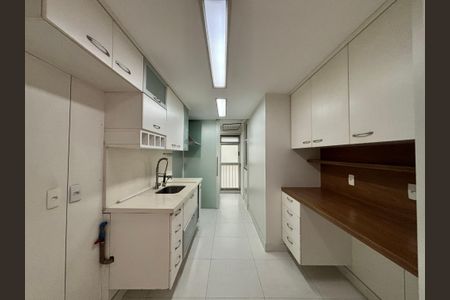 Apartamento à venda com 101m², 3 quartos e 2 vagasCozinha