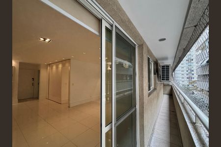 Apartamento à venda com 101m², 3 quartos e 2 vagasVaranda da sala e da suíte