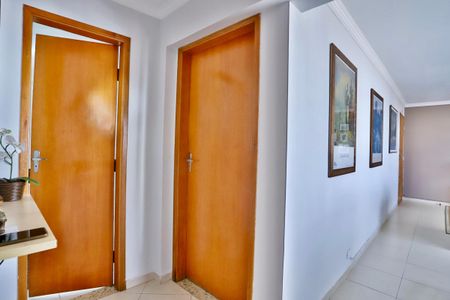 Apartamento à venda com 134m², 3 quartos e 1 vaga Apartamento à venda com 134m², 3 quartos e 1 vagaHall