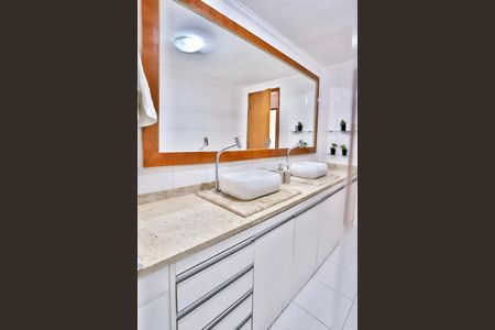 Apartamento à venda com 134m², 3 quartos e 1 vaga Apartamento à venda com 134m², 3 quartos e 1 vagaBanheiro
