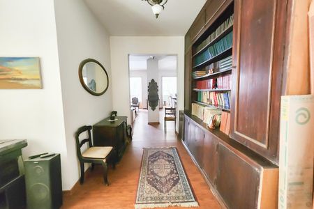 Apartamento à venda com 200m², 4 quartos e sem vaga Apartamento à venda com 200m², 4 quartos e sem vagaHall