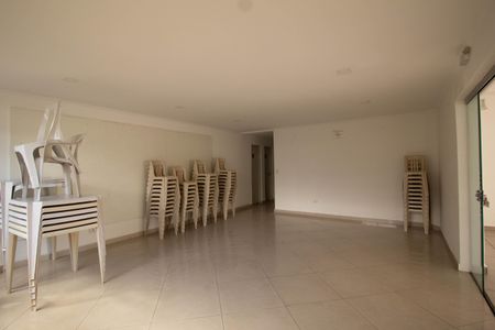 Apartamento à venda com 80m², 2 quartos e 1 vaga Apartamento à venda com 80m², 2 quartos e 1 vagaÁrea comum - Salão de festas