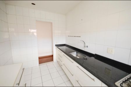 Casa à venda com 500m², 4 quartos e sem vaga Casa à venda com 500m², 4 quartos e sem vagaCozinha 2