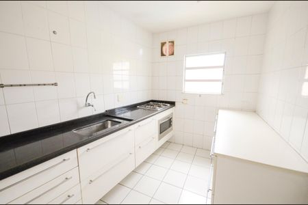 Casa à venda com 500m², 4 quartos e sem vaga Casa à venda com 500m², 4 quartos e sem vagaCozinha 2