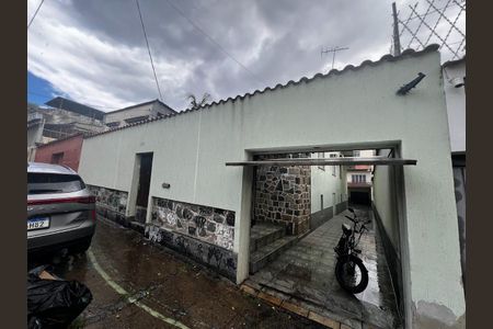 Casa à venda com 500m², 4 quartos e sem vaga Casa à venda com 500m², 4 quartos e sem vagaFachada