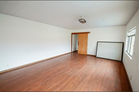 Casa à venda com 500m², 4 quartos e sem vaga Casa à venda com 500m², 4 quartos e sem vagaSala 2