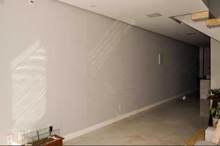 Casa à venda com 108m², 2 quartos e 1 vagaSala