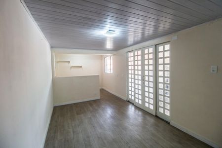 Casa para alugar com 100m², 2 quartos e 1 vaga Casa para alugar com 100m², 2 quartos e 1 vagaSala de TV